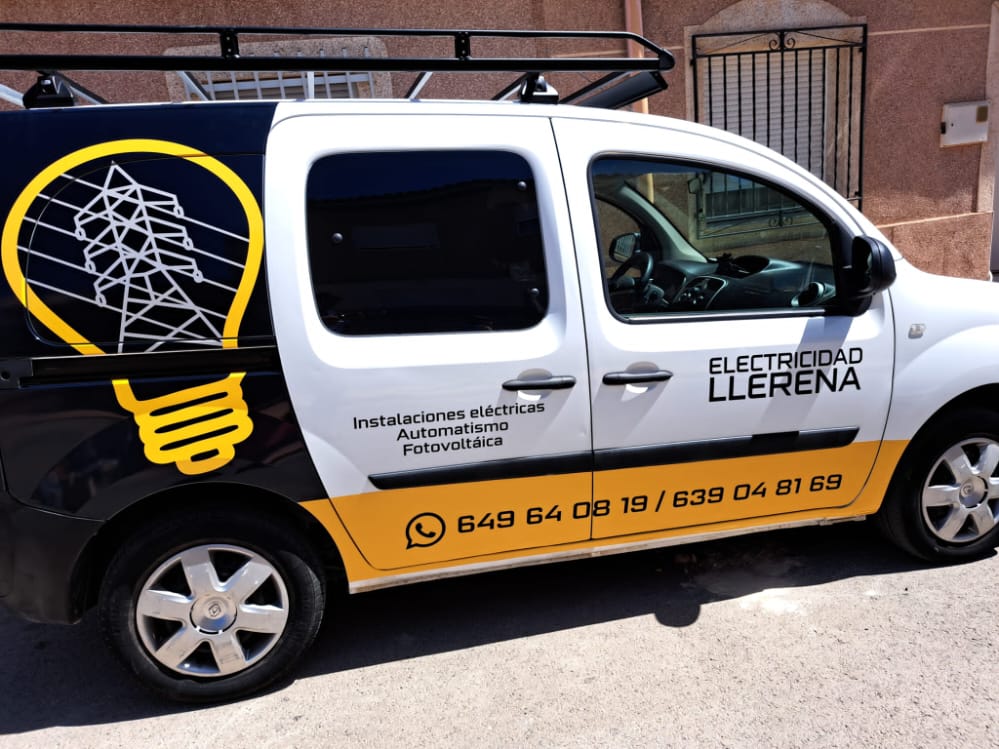 Furgoneta rotulada de Electricidad Llerena en Mazarrón